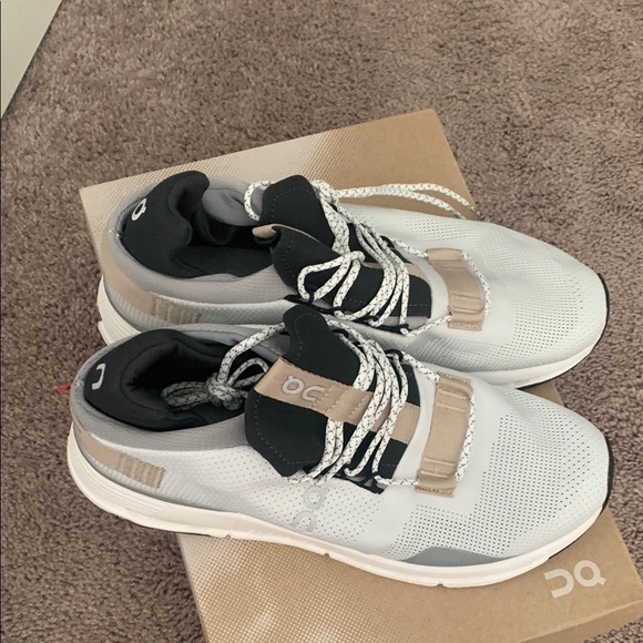 On Running Men's White and Gray Sneakers - Picture 3 of 4